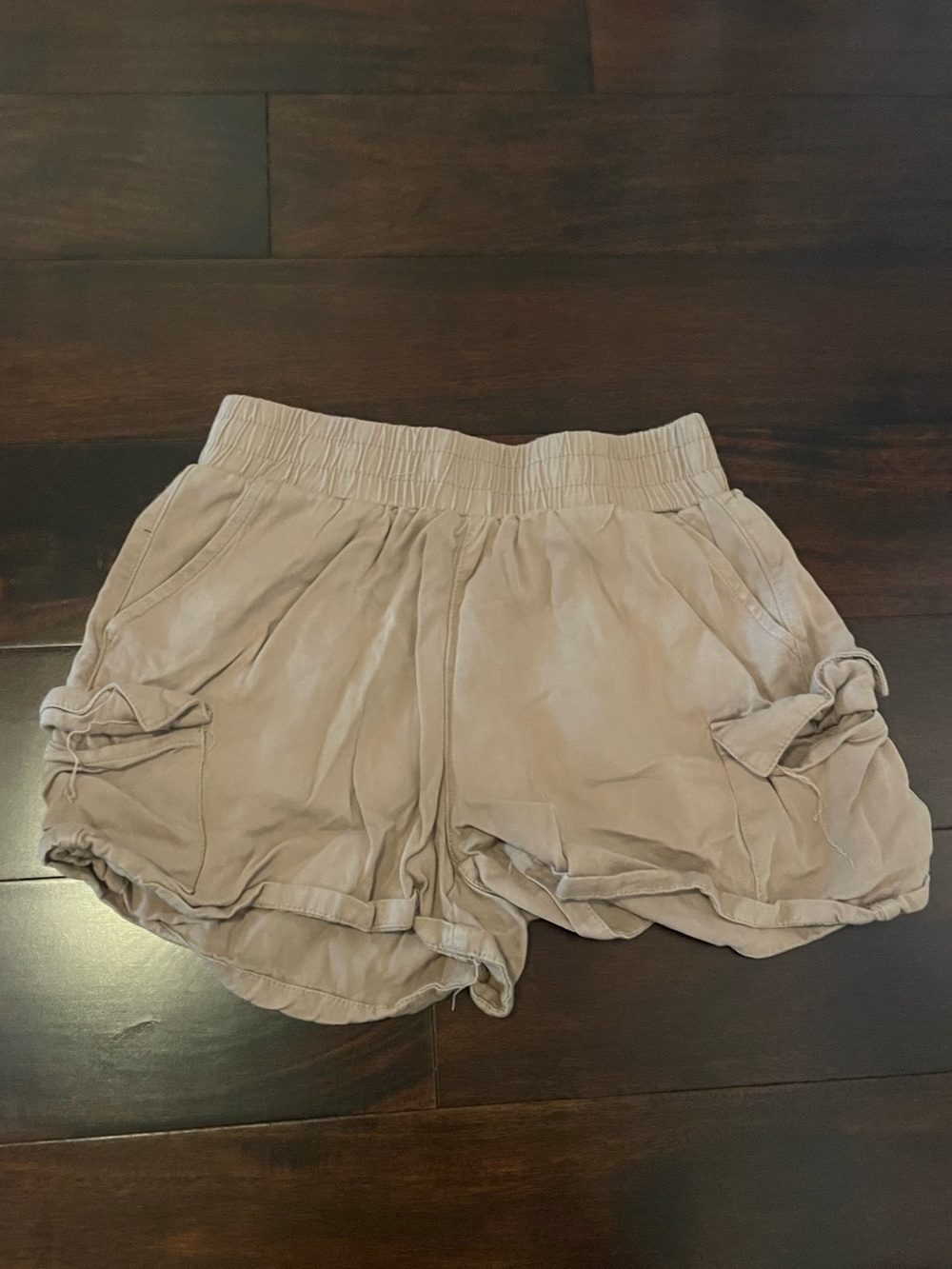 Women’s Elastic-Waist Casual Shorts in Taupe